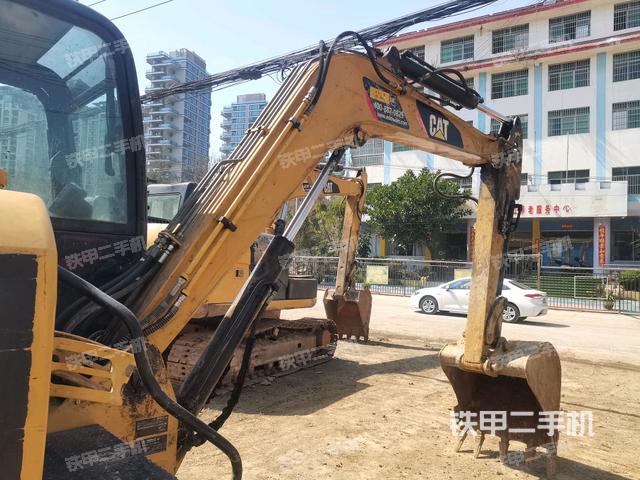 大臂整體?右側(cè)(工作和回轉(zhuǎn)裝置) 大臂整體?右側(cè)(工作和回轉(zhuǎn)裝置)