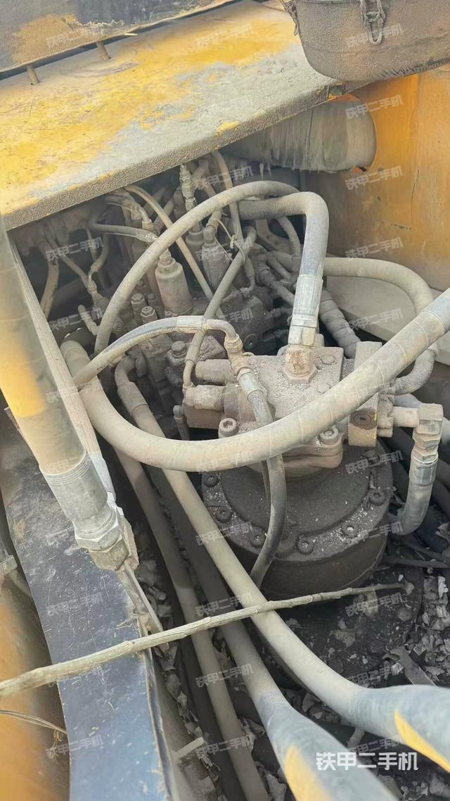 回轉(zhuǎn)馬達(dá)和主控閥（整機外觀）