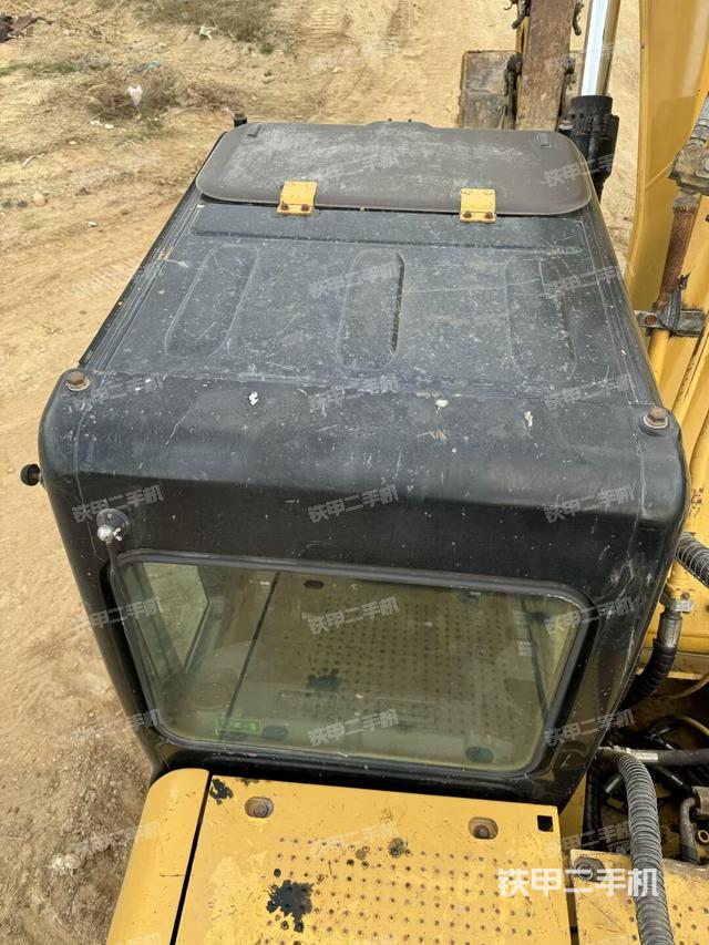 驾驶室顶部（整机外观）