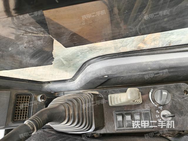 座椅左側控制臺/音響/含左手柄（駕駛室部分）