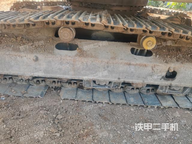右側(cè)履帶整體(行走機(jī)構(gòu)) 右側(cè)履帶整體(行走機(jī)構(gòu))