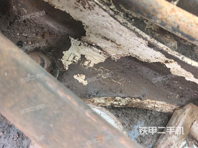 行走控制手柄和踏板 俯拍（驾驶室部分）