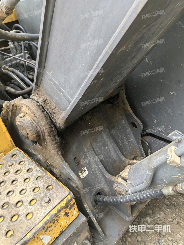 大臂根部?斜（工作和回轉(zhuǎn)裝置）