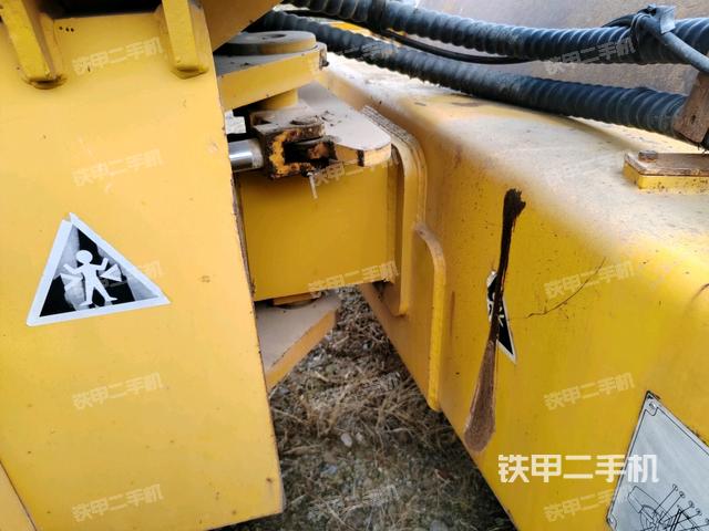 發(fā)動機(jī)艙液壓泵全景(壓路機(jī)發(fā)動機(jī)艙) 發(fā)動機(jī)艙液壓泵全景(壓路機(jī)發(fā)動機(jī)艙)