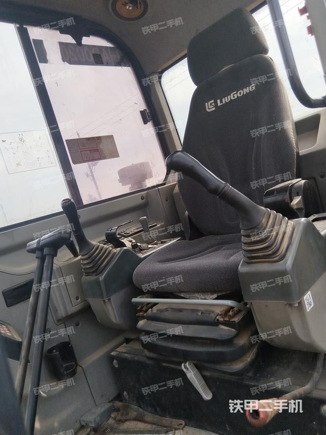 驾驶室整体（整机外观）