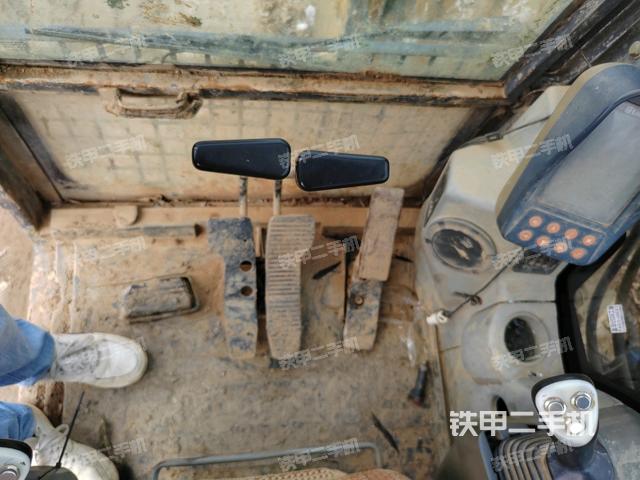 座椅右側(cè)控制臺(tái)/鑰匙門/油門/含右手柄(駕駛室部分) 座椅右側(cè)控制臺(tái)/鑰匙門/油門/含右手柄(駕駛室部分)