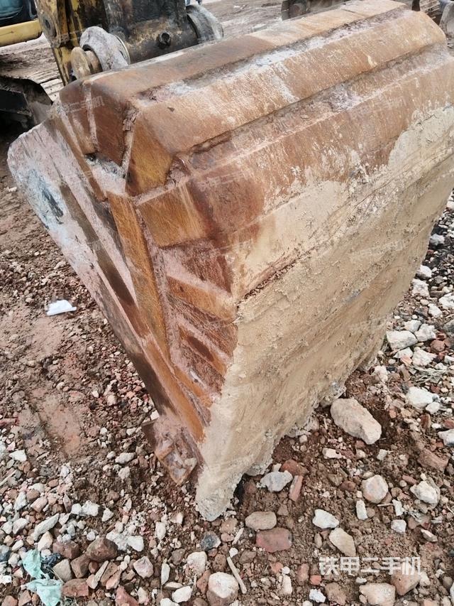 鏟斗右后整體（工作和回轉(zhuǎn)裝置）