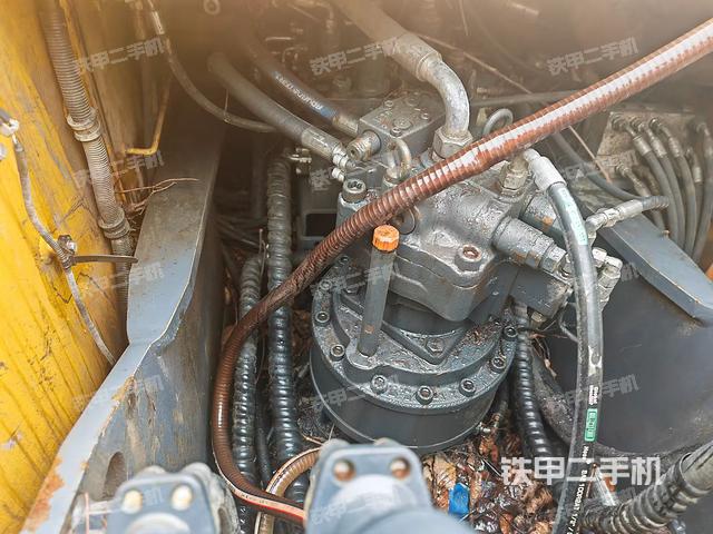 回转马达和主控阀（整机外观）