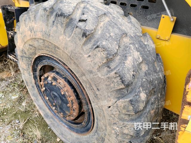 前車架正右側(cè)(壓路機(jī)前后車架) 前車架正右側(cè)(壓路機(jī)前后車架)