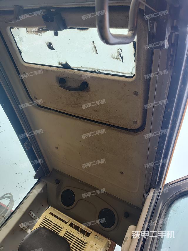 驾驶室顶部（整机外观）