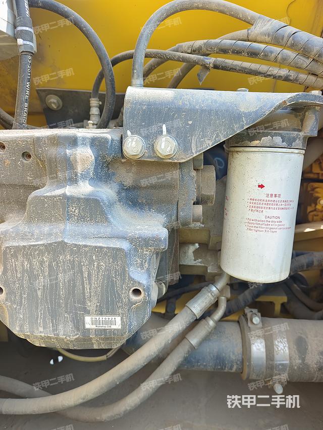 液压泵舱室正面整体（整机外观）