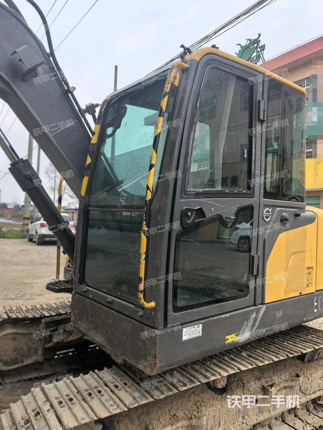 ?駕駛室正側(cè)（駕駛室部分）