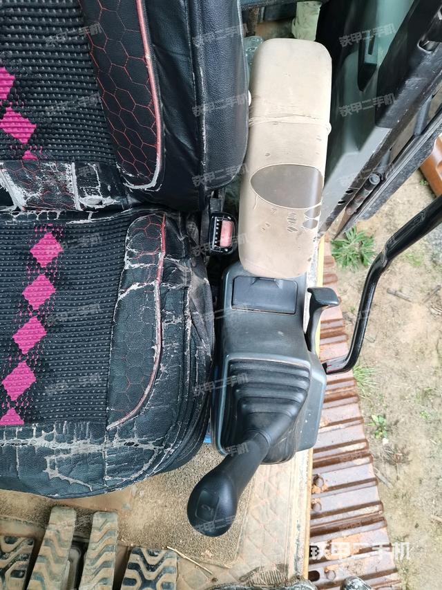 座椅左側(cè)控制臺(tái)/音響/含左手柄（駕駛室部分）