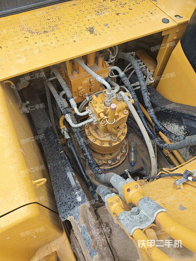 回转马达和主控阀（整机外观）