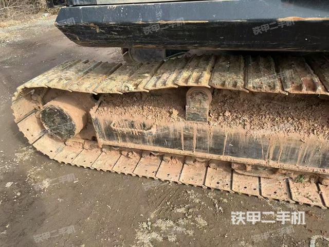 單側(cè)履帶整體(整機(jī)外觀) 單側(cè)履帶整體(整機(jī)外觀)