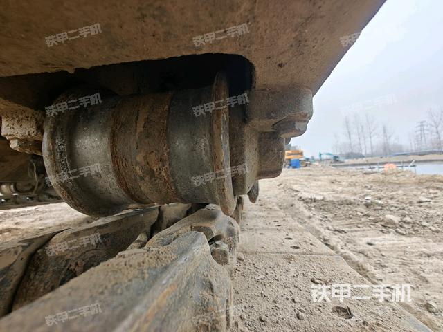右側(cè)履帶整體?(行走機(jī)構(gòu)) 右側(cè)履帶整體?(行走機(jī)構(gòu))