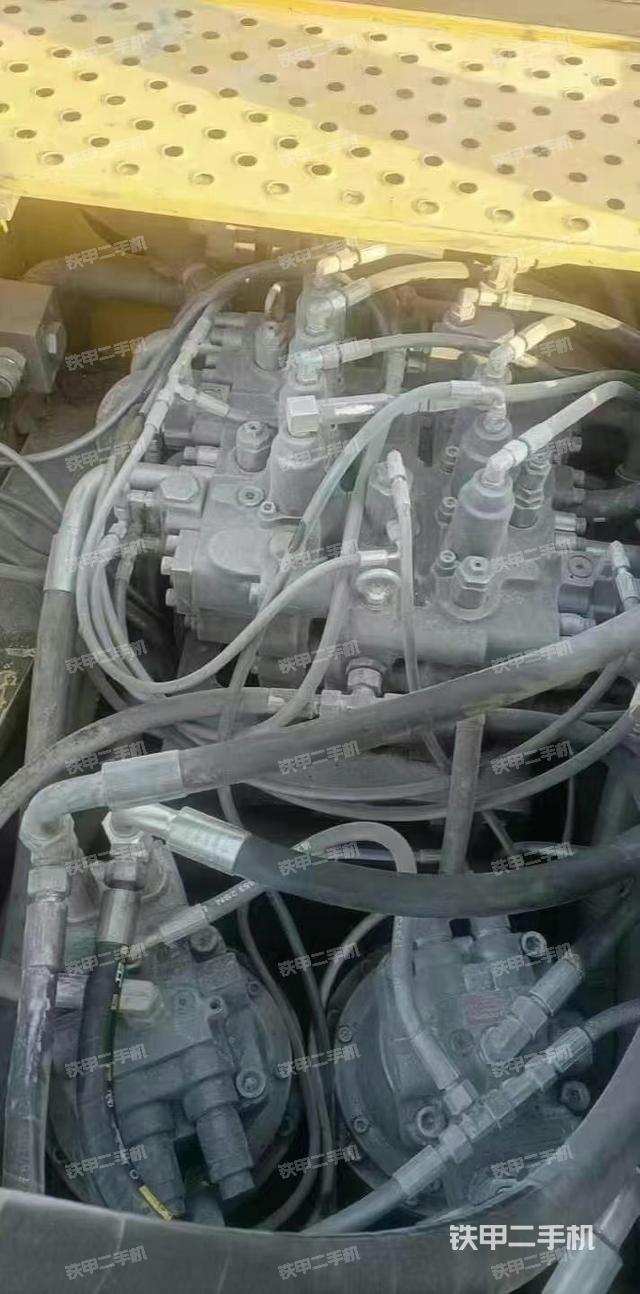 回轉(zhuǎn)馬達(dá)和主控閥（整機外觀）