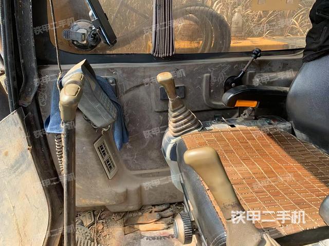 駕駛室整體（整機(jī)外觀）