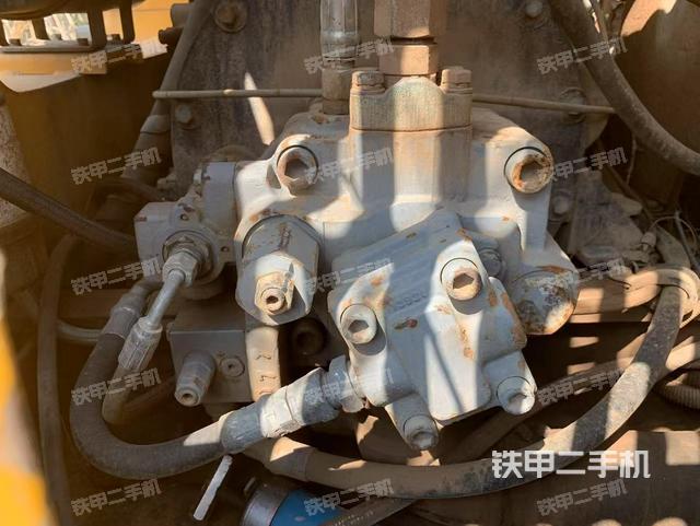 液壓泵艙室正面整體（整機(jī)外觀）