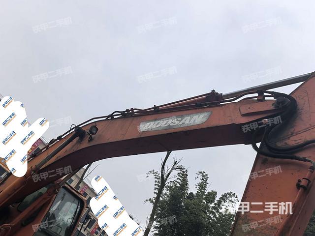 大臂根部 斜视（工作和回转装置）