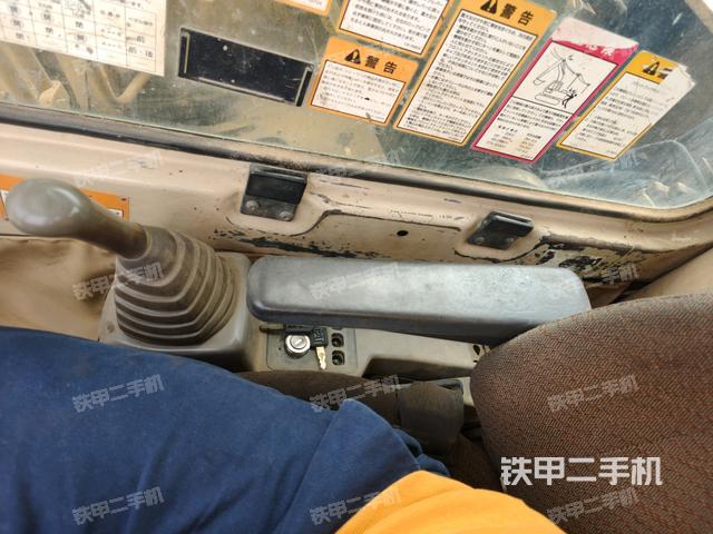 座椅右側(cè)控制臺(tái)/鑰匙門/油門/含右手柄（駕駛室部分）