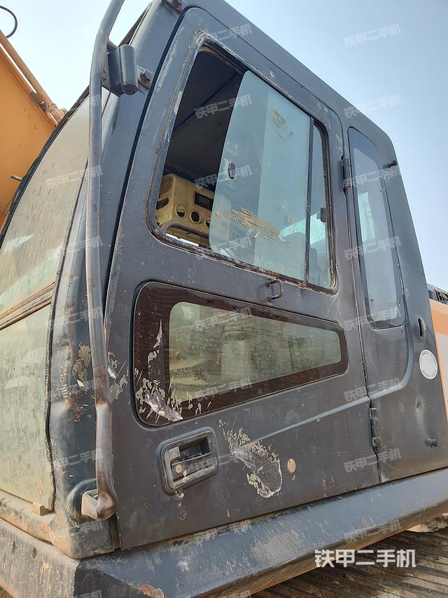 駕駛室整體（整機外觀）