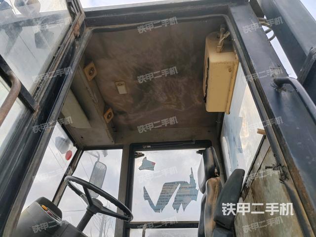 駕駛室側(cè)向上照全景(壓路機(jī)駕駛室) 駕駛室側(cè)向上照全景(壓路機(jī)駕駛室)