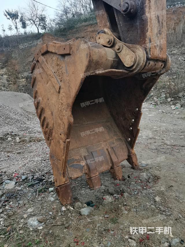 鏟斗右后整體（工作和回轉(zhuǎn)裝置）