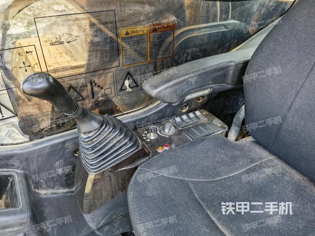 座椅右側(cè)控制臺(tái)/鑰匙門/油門/含右手柄（駕駛室部分）