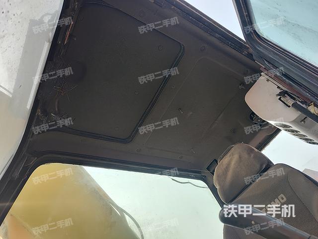 駕駛室頂部(整機(jī)外觀) 駕駛室頂部(整機(jī)外觀)