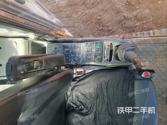 座椅左側(cè)控制臺(tái)/音響/含左手柄(駕駛室部分) 座椅左側(cè)控制臺(tái)/音響/含左手柄(駕駛室部分)