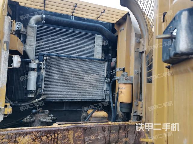 散熱器正面(大件艙室) 散熱器正面(大件艙室)