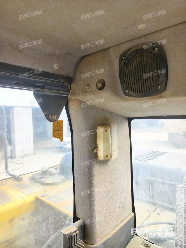 駕駛室頂部(整機外觀) 駕駛室頂部(整機外觀)