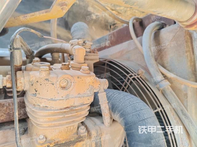 發(fā)動機(jī)左側(cè)全景(壓路機(jī)發(fā)動機(jī)艙) 發(fā)動機(jī)左側(cè)全景(壓路機(jī)發(fā)動機(jī)艙)