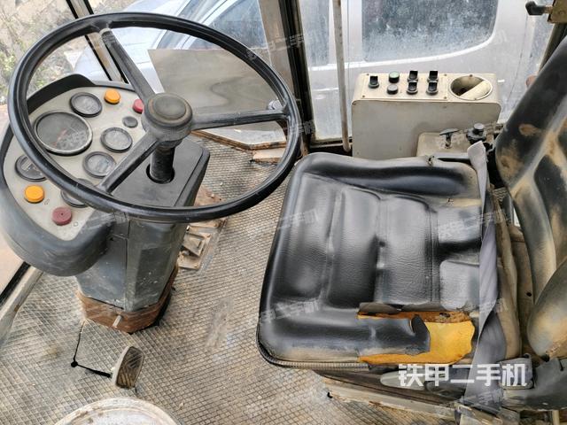 駕駛室外頂全景(壓路機(jī)駕駛室) 駕駛室外頂全景(壓路機(jī)駕駛室)