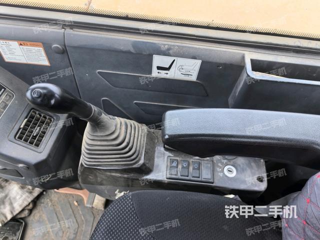 座椅右側(cè)控制臺/鑰匙門/油門/含右手柄（駕駛室部分）