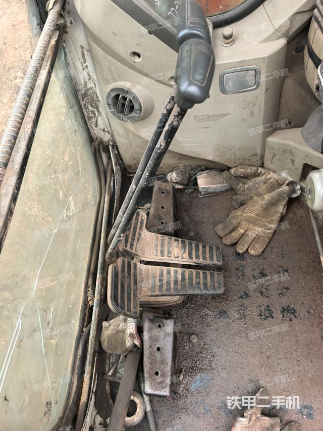 后窗玻璃角标（驾驶室部分）