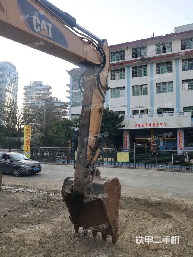 小臂整體右前（工作和回轉裝置）