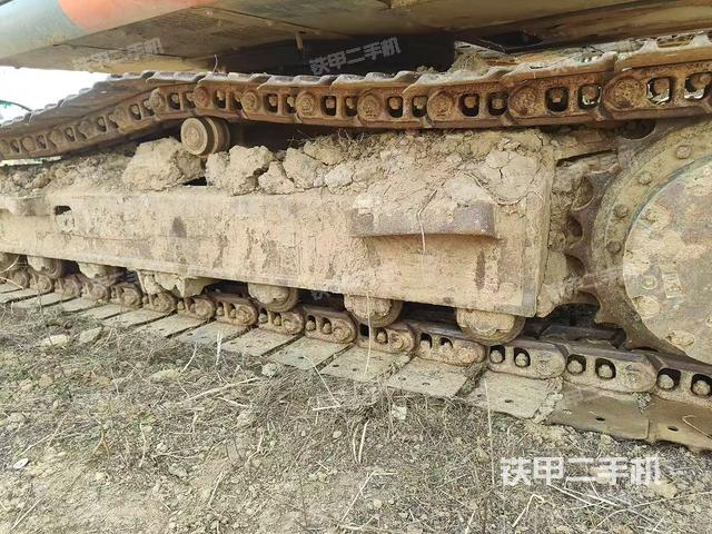 單側(cè)履帶整體(整機外觀) 單側(cè)履帶整體(整機外觀)