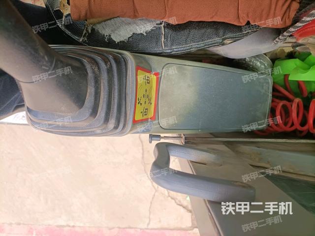 座椅右側(cè)控制臺(tái)/鑰匙門/油門/含右手柄（駕駛室部分）