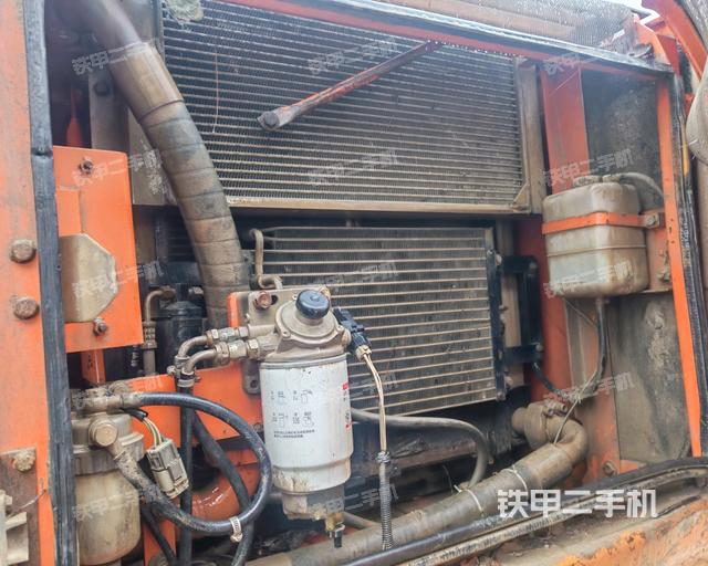 散熱器正面(大件艙室) 散熱器正面(大件艙室)