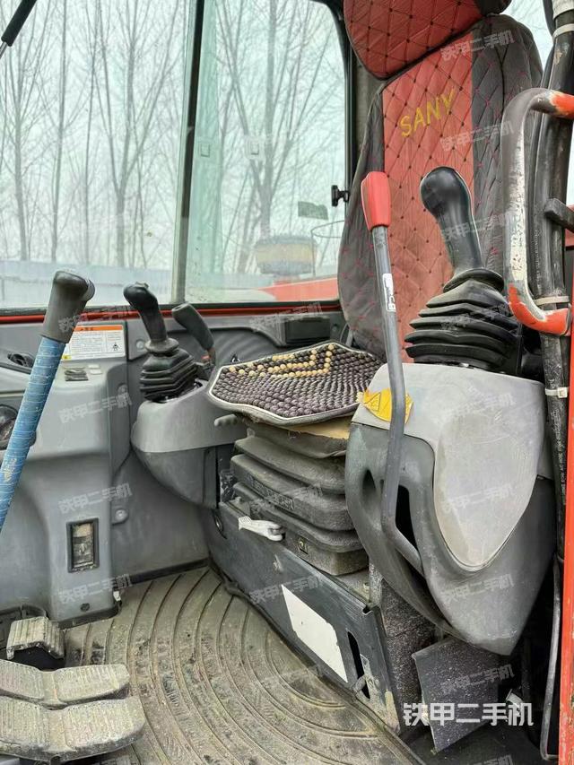 驾驶室整体（整机外观）