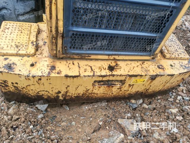 正后方(整機(jī)外觀) 正后方(整機(jī)外觀)