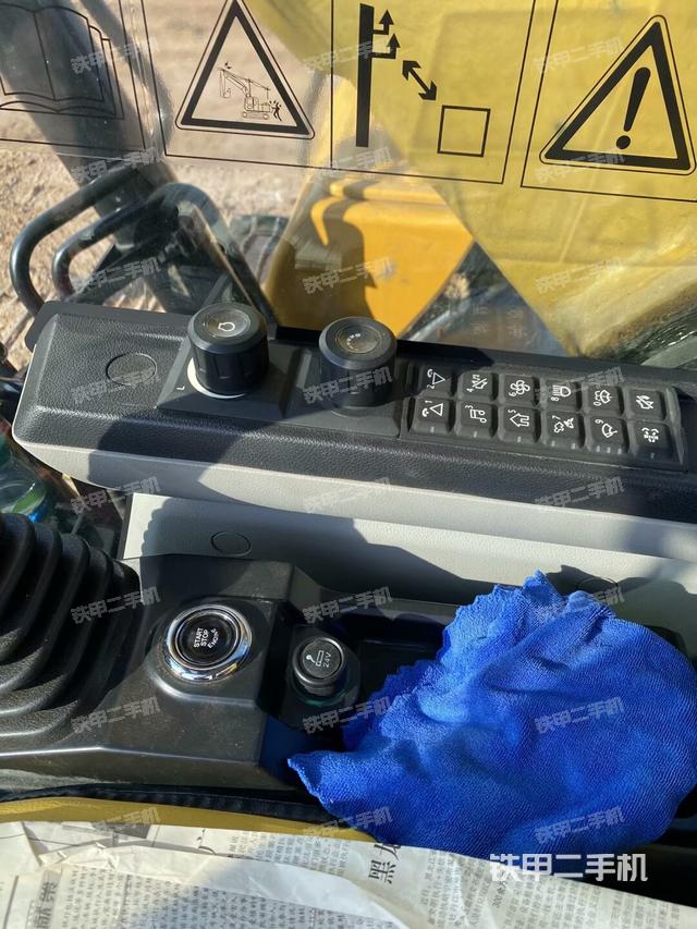 座椅左側(cè)控制臺(tái)/音響/含左手柄（駕駛室部分）