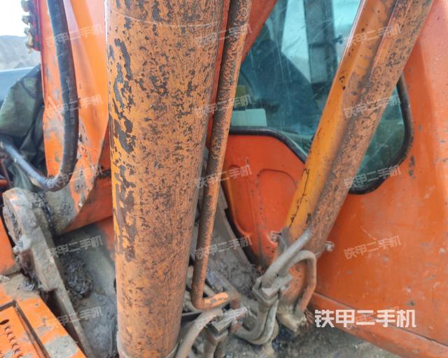 大臂油缸整體?豎拍(工作和回轉(zhuǎn)裝置) 大臂油缸整體?豎拍(工作和回轉(zhuǎn)裝置)