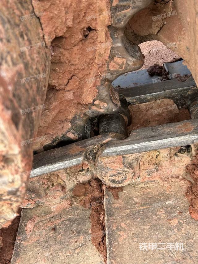 左驅(qū)動(dòng)輪（行走機(jī)構(gòu)）