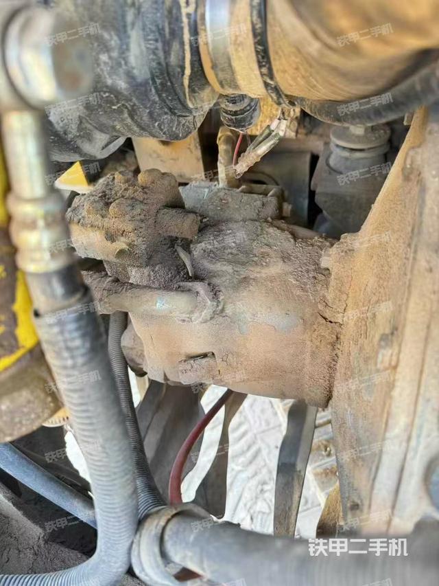 液壓泵艙室正面整體（整機(jī)外觀）