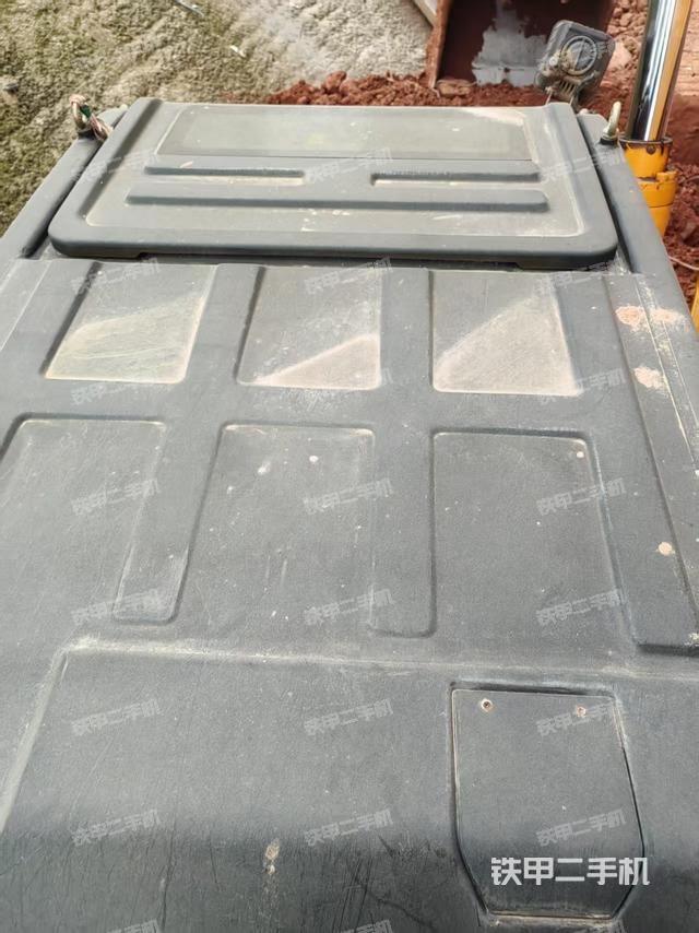 驾驶室顶部（整机外观）