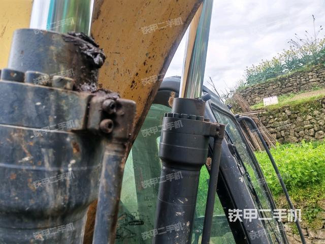 轉(zhuǎn)盤和下車架正前(工作和回轉(zhuǎn)裝置) 轉(zhuǎn)盤和下車架正前(工作和回轉(zhuǎn)裝置)