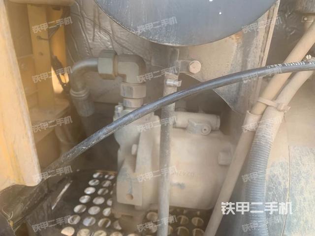 液壓泵艙室正面整體（整機(jī)外觀）